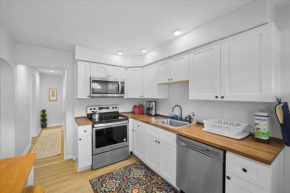 Great Two Bedroom w off Street Parking to Explore the City Close to Downtown Airport Ballparks